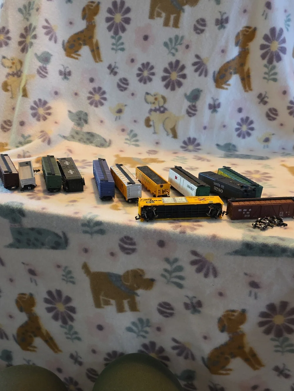 ot of 12 Pieces HO Rolling Stock - Various Makers